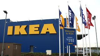 IKEA'dan kapak çalmakla suçlanan genç kızın gözaltına alınması tepki çekti