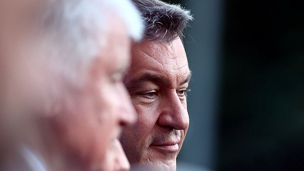 "Ich dachte, Seehofer und Söder wären mehr Profis" - Politologin Münch zur Bayernwahl (VIDEO) "Ich dachte, Seehofer und Söder wären mehr Profis" - Politologin Münch zur Bayernwahl (VIDEO)
