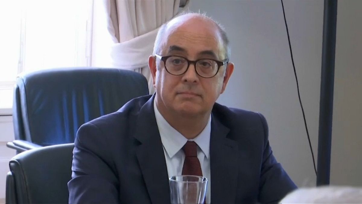 Ministro da Defesa português, Azeredo Lopes, demite-se