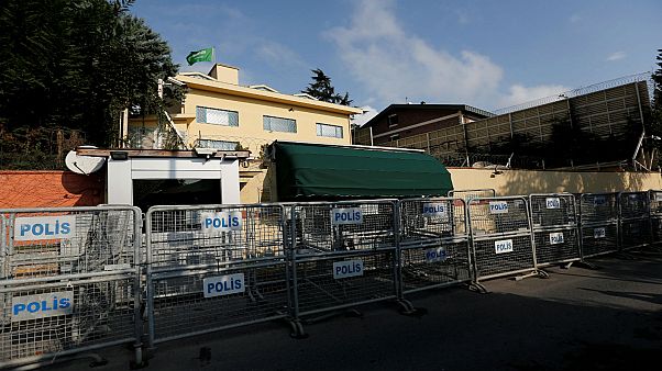 حواجز أمنيةر خارج القنصلية السعودية باسطنبول يوم الجمعة حواجز أمنيةر خارج القنصلية السعودية باسطنبول يوم الجمعة