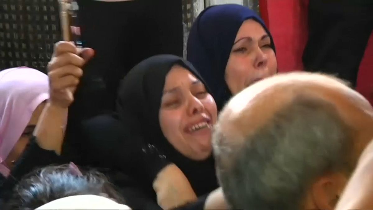 الفلسطينيون يشيعون جثامين قتلاهم وسط مطالبة شعبية بالرد على الإعتداءات الإسرائيلية