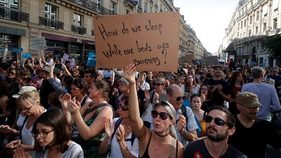 Franceses marcham contra as alterações climáticas
