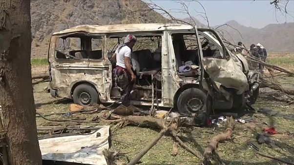 مسعفون: مقتل عشرة مدنيين في ضربات جوية في محافظة الحديدة باليمن مسعفون: مقتل عشرة مدنيين في ضربات جوية في محافظة الحديدة باليمن