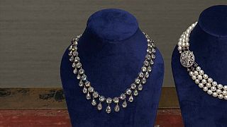 شاهد: مجوهرات ماري أنطوانيت للبيع قريبا في مزاد