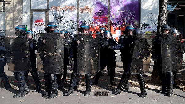 Под Парижем задержаны чеченцы-рэкетиры Под Парижем задержаны чеченцы-рэкетиры