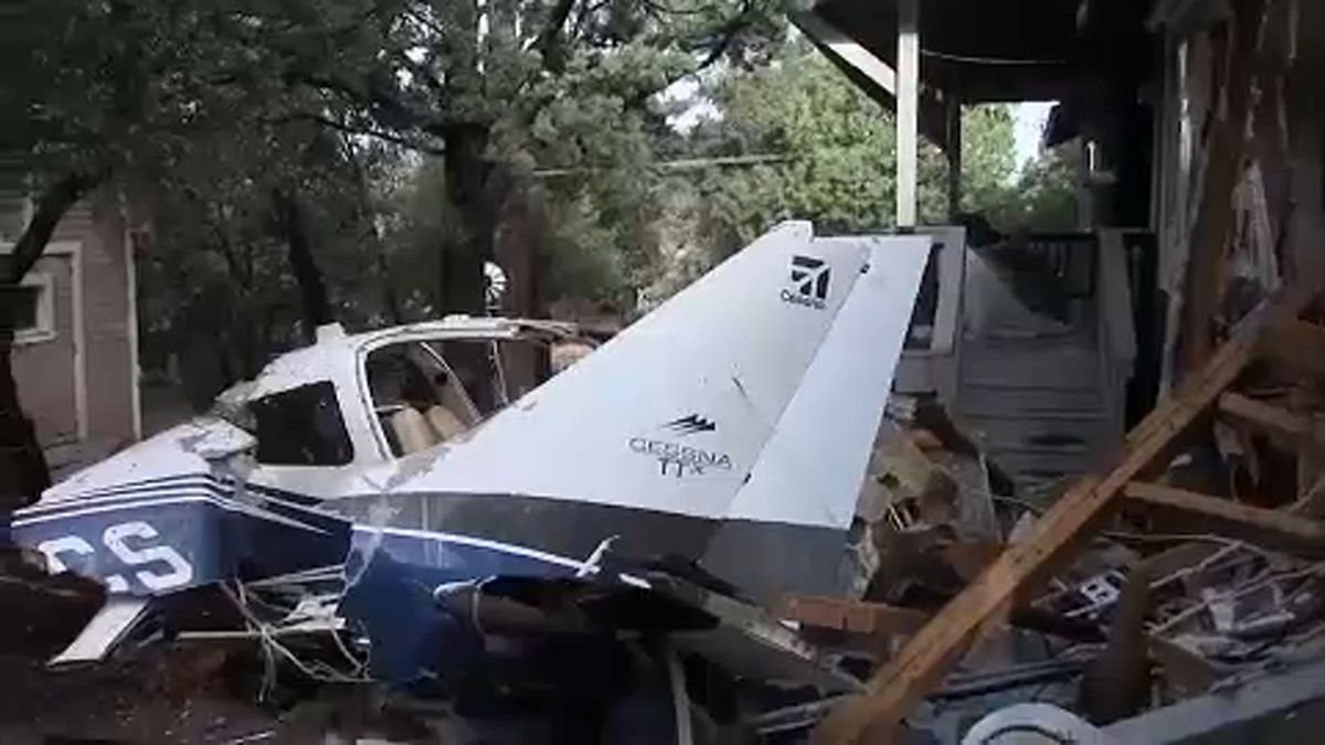 Lakóházra zuhant egy repülőgép