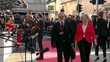 Fronteira irlandesa no caminho de um Brexit demorado