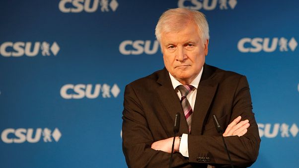 Seehofer will als CSU-Chef und Bundesinnenminister zurücktreten Seehofer will als CSU-Chef und Bundesinnenminister zurücktreten