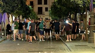 Disturbios y destrozos en Sevilla a manos de aficionados ingleses