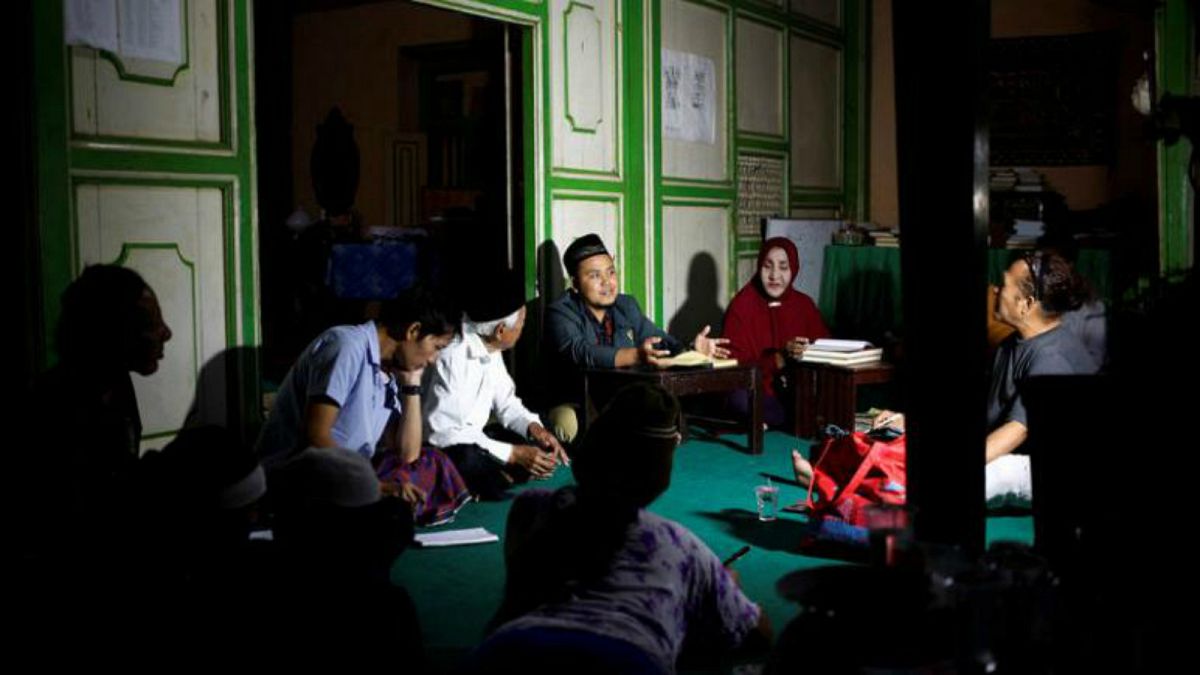 نساء متحولات جنسيا في إندونيسيا تجدن ملاذا في مدرسة داخلية إسلامية 