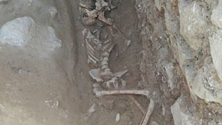 La tumba del "niño vampiro" revela un "espeluznante" rito funerario de la Antigua Roma