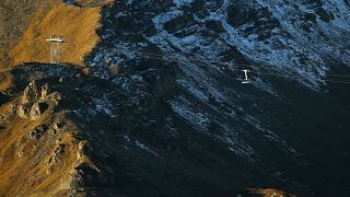Takarókkal védik drámaian olvadó gleccsereiket a svájciak