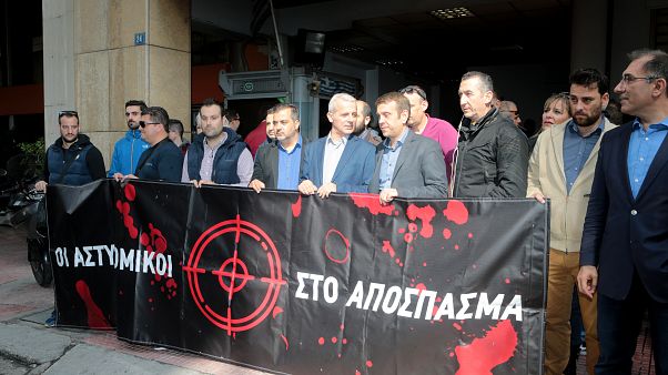 Афины: полицейские требуют защиты Афины: полицейские требуют защиты