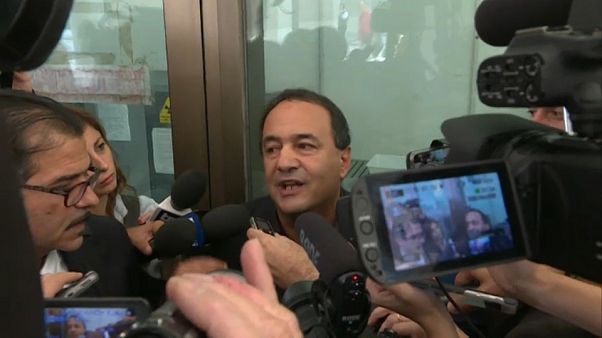 Revocati gli arresti domiciliari al sindaco di Riace Revocati gli arresti domiciliari al sindaco di Riace