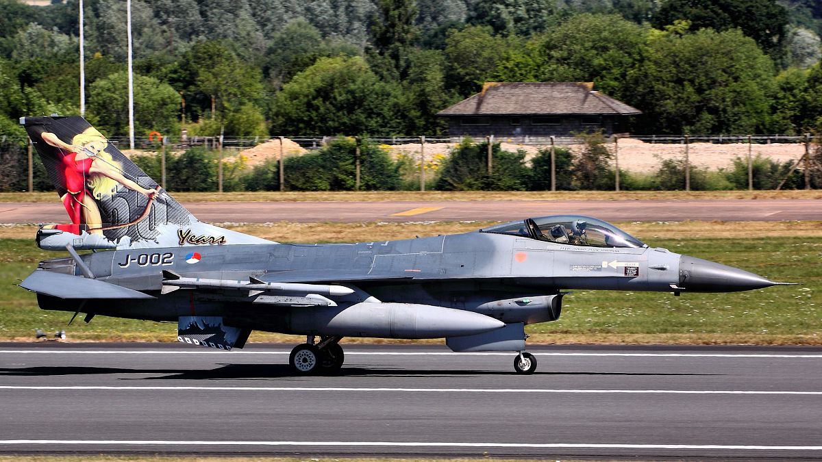 Belçika’da bakıma alınan F16 savaş uçağı başka bir uçağı vurdu 