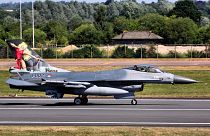 Belçika’da bakıma alınan F16 savaş uçağı başka bir uçağı vurdu