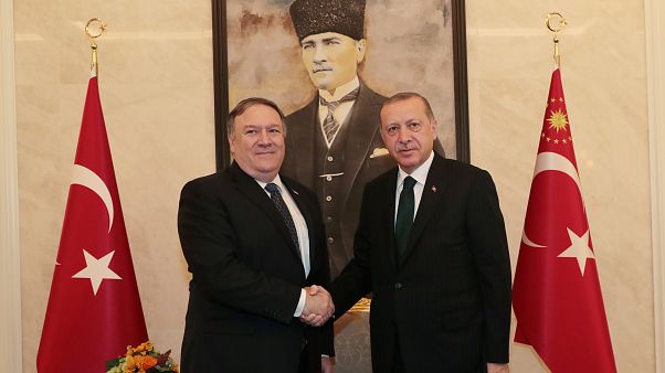 بعد محادثات مع السعوديين بومبيو يلتقي إردوغان وأوغلو بشأن اختفاء خاشقجي بعد محادثات مع السعوديين بومبيو يلتقي إردوغان وأوغلو بشأن اختفاء خاشقجي
