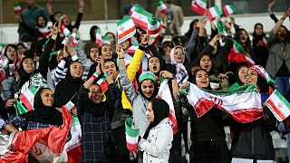 السماح لعشرات الإيرانيات بمشاهدة مباراة كرة قدم في أحد ملاعب طهران