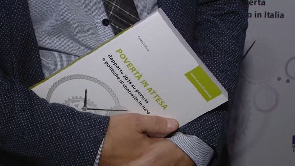 Povertà, Caritas: "in Italia va a braccetto con bassa scolarizzazione" Povertà, Caritas: "in Italia va a braccetto con bassa scolarizzazione"