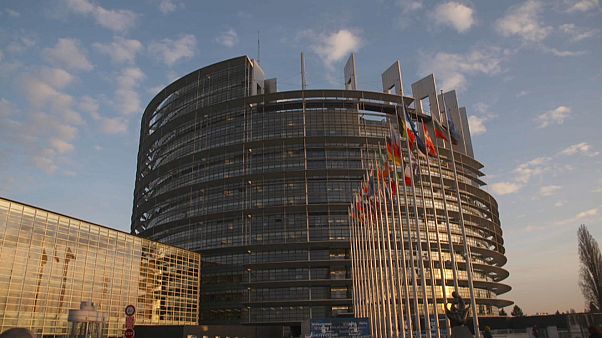 Meno Europa ma più euro: ecco l'ultimo sondaggio di Eurobarometro Meno Europa ma più euro: ecco l'ultimo sondaggio di Eurobarometro