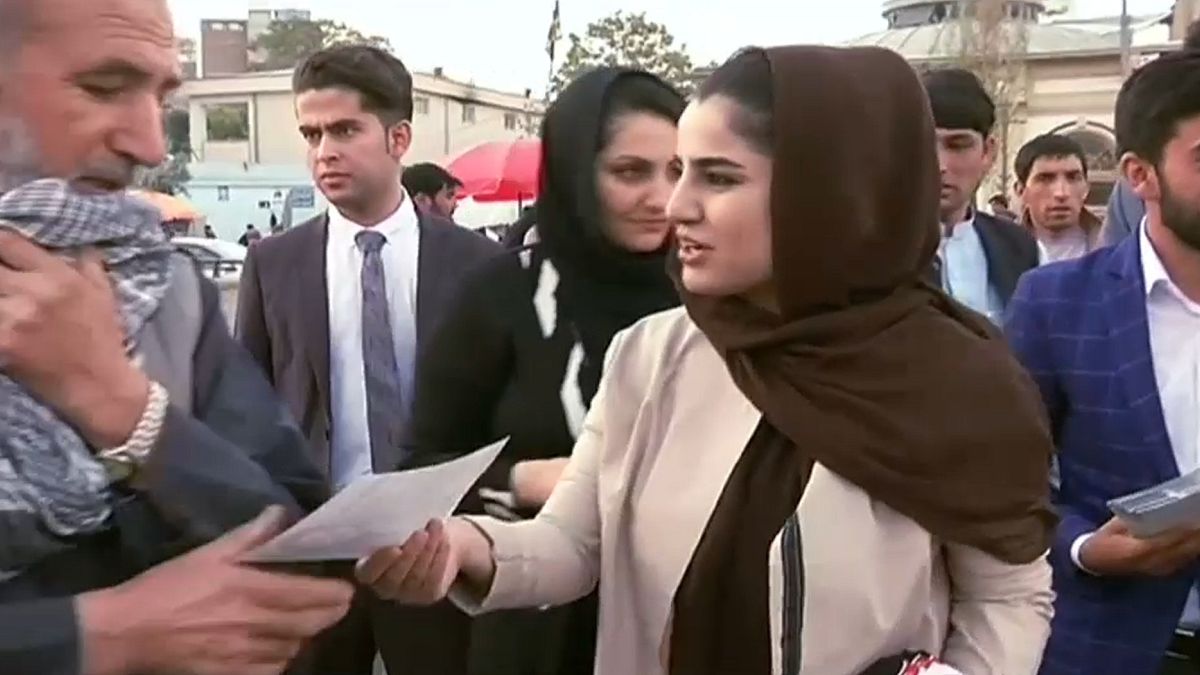Mulheres desafiam estereótipos na corrida para as legislativas afegãs