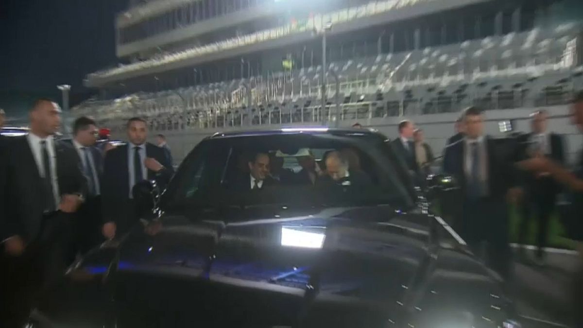 شاهد: بوتين والسيسي في جولة على متن سيارة ليموزين روسية
