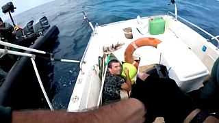 Vídeo: Asalto policial a una embarcación que traficaba con hachís en Cádiz