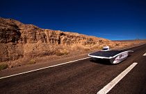 Veículos solares enfrentam deserto de Atacama