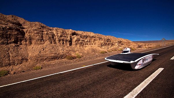 Veículos solares enfrentam deserto de Atacama Veículos solares enfrentam deserto de Atacama