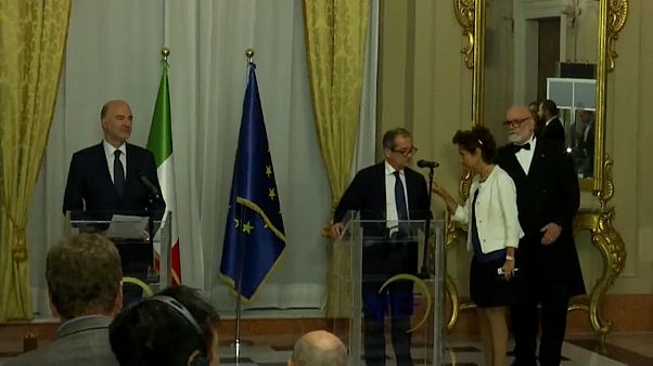 Comissão Europeia quer diálogo 'calmo e construtivo' com Itália Comissão Europeia quer diálogo 'calmo e construtivo' com Itália