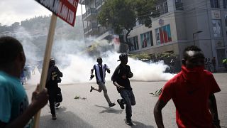 Haiti polisi yolsuzluk protestosuna gerçek mermi ile müdahale etti