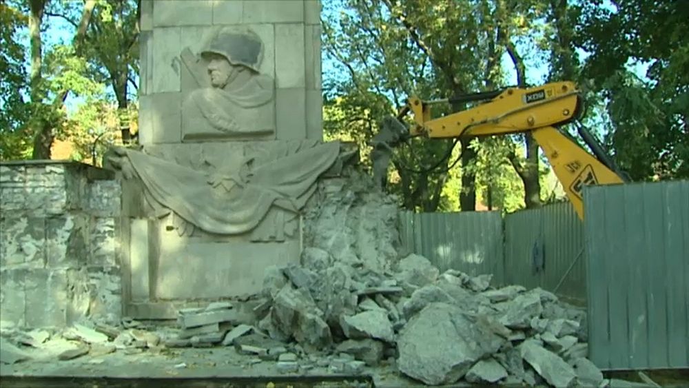 Польшу настигла расплата за снос советских памятников, откуда не ждали Польшу настигла расплата за снос советских памятников, откуда не ждали