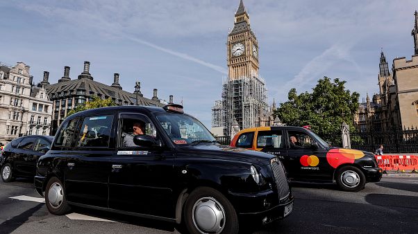 Londra ile özdeşleşen siyah taksiler gelecek yıl Parislileri taşıyacak Londra ile özdeşleşen siyah taksiler gelecek yıl Parislileri taşıyacak