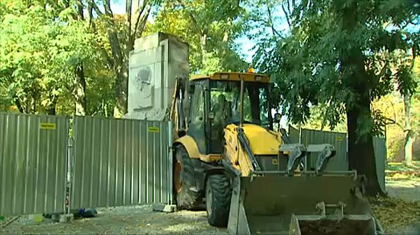 Szovjet emlékművet bontottak le Varsóban Szovjet emlékművet bontottak le Varsóban