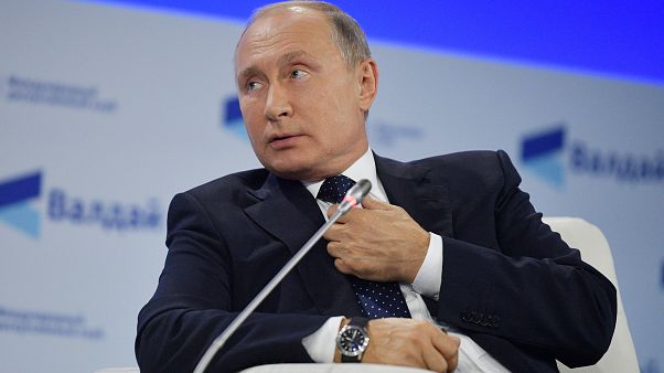 Putin: "In Siria l'Isis tiene in ostaggio 700 civili" Putin: "In Siria l'Isis tiene in ostaggio 700 civili"