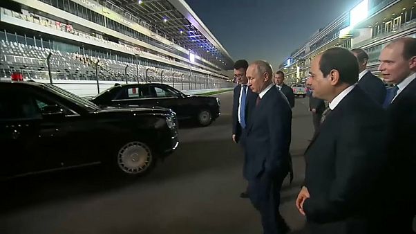 VİDEO | Putin direksiyona geçti, El Sisi'yi Formula 1 pistinde gezdirdi VİDEO | Putin direksiyona geçti, El Sisi'yi Formula 1 pistinde gezdirdi