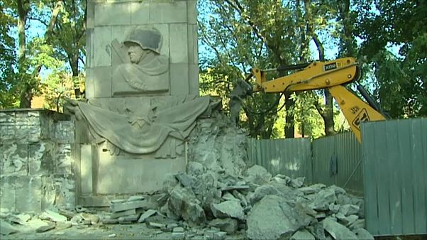 Letztes Sowjetdenkmal Polens fällt Letztes Sowjetdenkmal Polens fällt