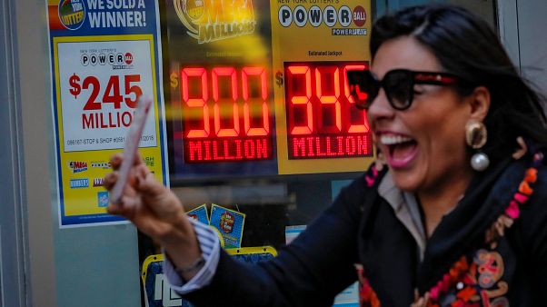 ABD'de şans oyunları devretti: Toplam ödül 1 milyar dolar ABD'de şans oyunları devretti: Toplam ödül 1 milyar dolar