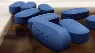 الحبة الزرقاء.. علاج جديد ساهم في الحد من الإصابة بمرض الإيدز