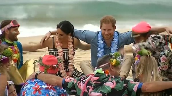 Harry e Meghan, bagno di folla in Australia Harry e Meghan, bagno di folla in Australia