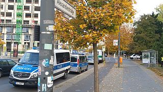 Nach Raubüberfall und Schüssen: Polizei in Berlin sucht Zeugen mit Fotos und Videos