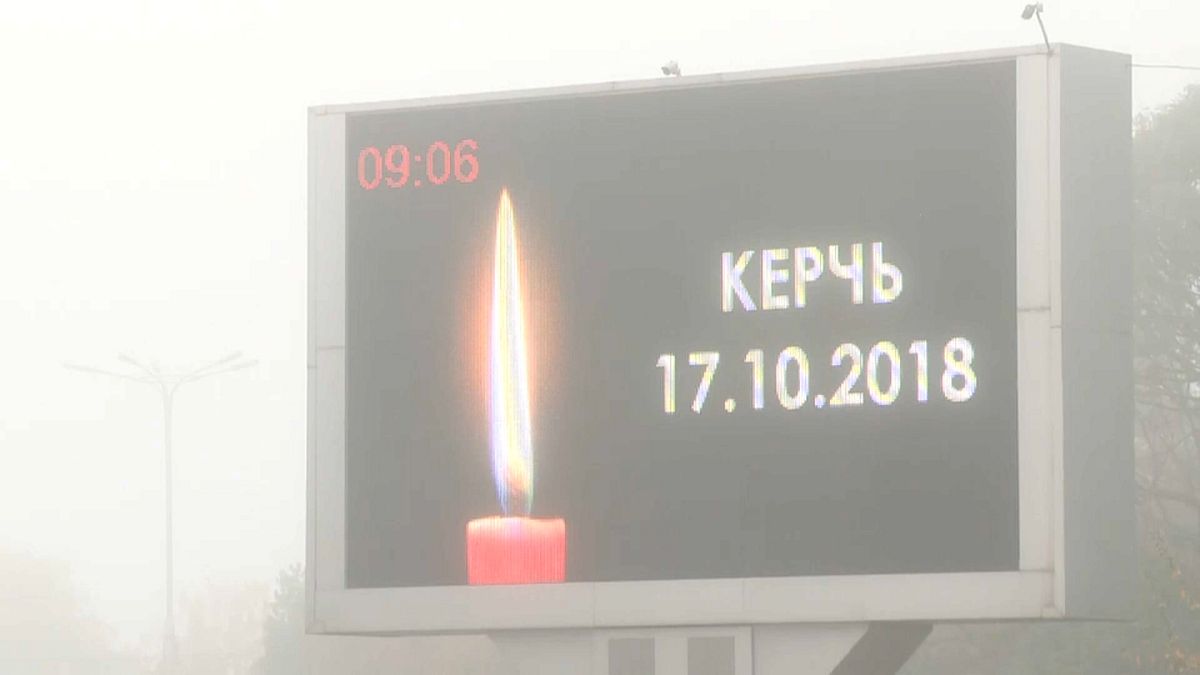 Οδύνη στην πόλη Κερτς που κήδεψε τα θύματα της τραγωδίας σε λύκειο