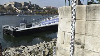 A Duna állását jelző vízmérő a Vigadó térnél 2018. október 16-án