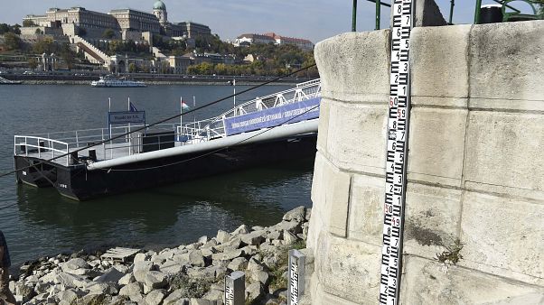 A Duna állását jelző vízmérő a Vigadó térnél 2018. október 16-án A Duna állását jelző vízmérő a Vigadó térnél 2018. október 16-án