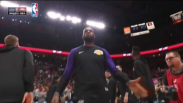 LeBron James estreia-se pelos Lakers LeBron James estreia-se pelos Lakers