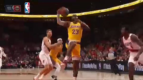 NBA: LeBron James vereséggel kezdett új csapatában NBA: LeBron James vereséggel kezdett új csapatában