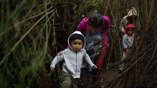 Flüchtlinge an der Grenze zwischen Mexiko und den USA Flüchtlinge an der Grenze zwischen Mexiko und den USA