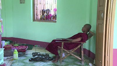 معبد بودایی در میانمار، پناهی برای مارها 