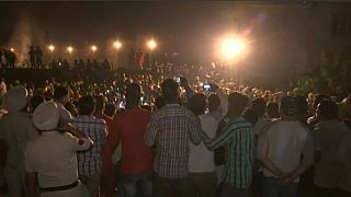 Dezenas de mortos depois de comboio abalroar festival na Índia