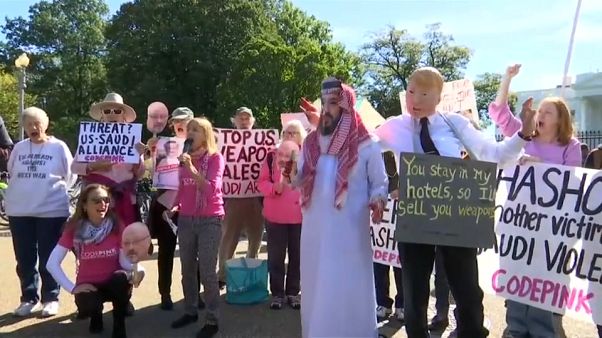 مظاهرة أمام البيت الأبيض تنادي بقطع العلاقات مع السعودية مظاهرة أمام البيت الأبيض تنادي بقطع العلاقات مع السعودية